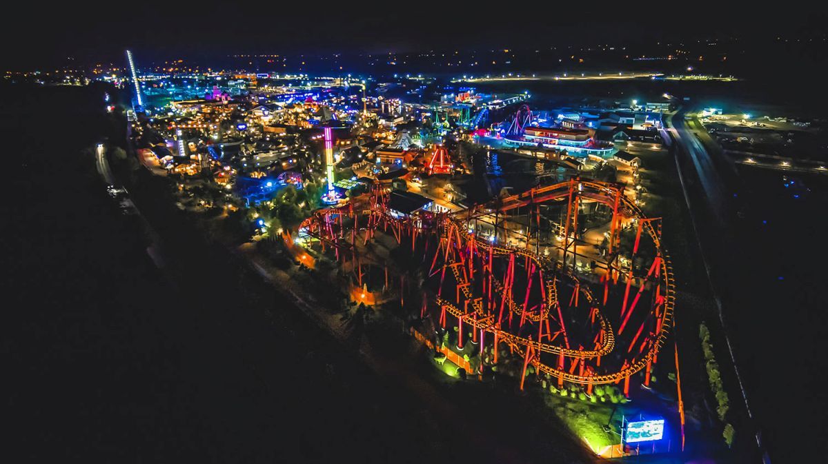 Roller Coastery w Energylandii robią wrażenie nocą [FOTO]