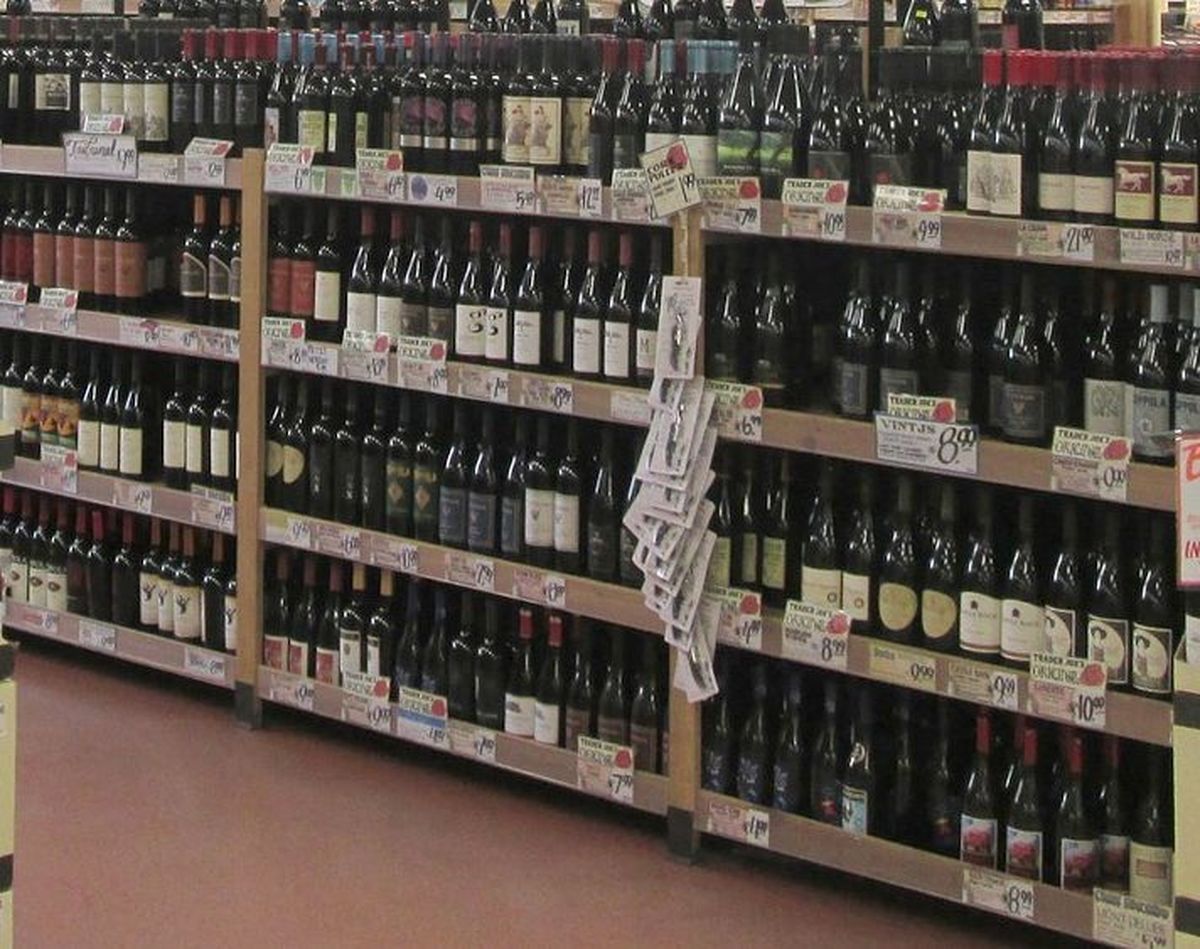 Coraz więcej kradzieży alkoholu w popularnych marketach