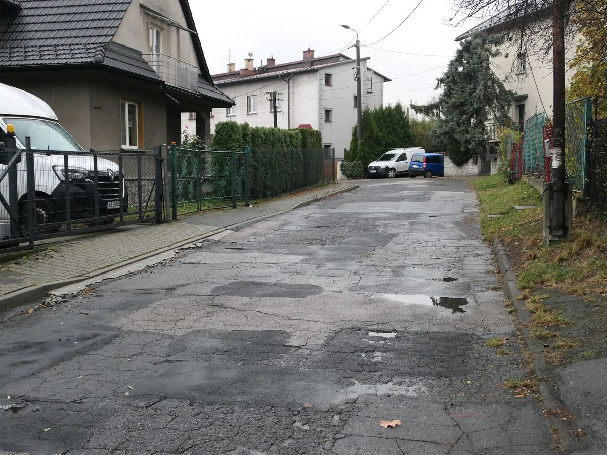 Jedną z najgorzej utrzymanych ulic w Andrychowie czeka przebudowa