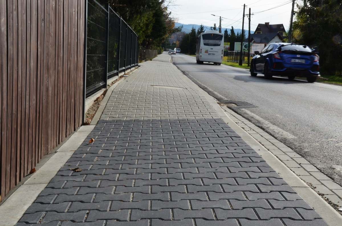 Nowy chodnik przy drodze Andrychów - Rzyki już gotowy