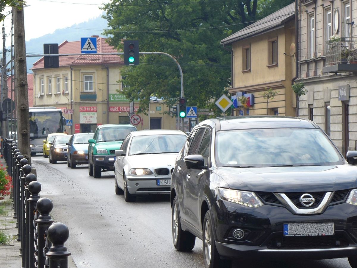Ile samochodów przejeżdża codziennie przez Andrychów, Wadowice, Kęty, Suchą Beskidzką?