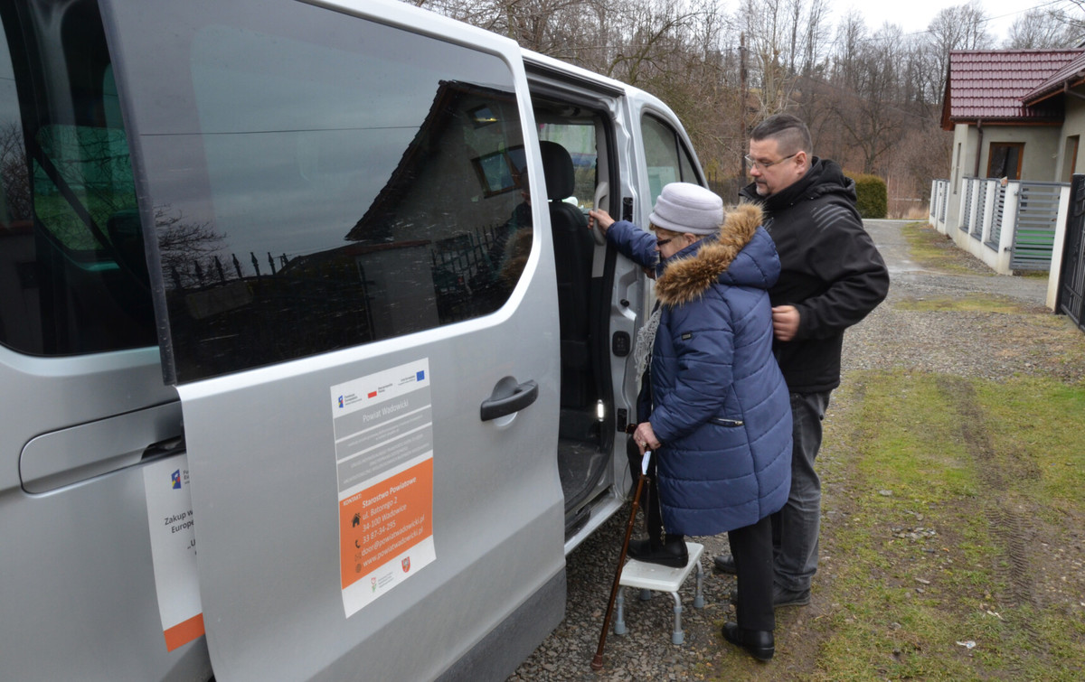 Starostwo Powiatowe oferuje bezpłatny transport dla osób starszych i niepełnosprawnych