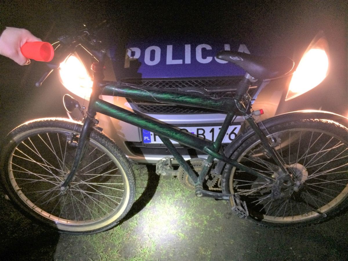Dzięki zgłoszeniu od kierowcy policjanci zatrzymali pijanego rowerzystę
