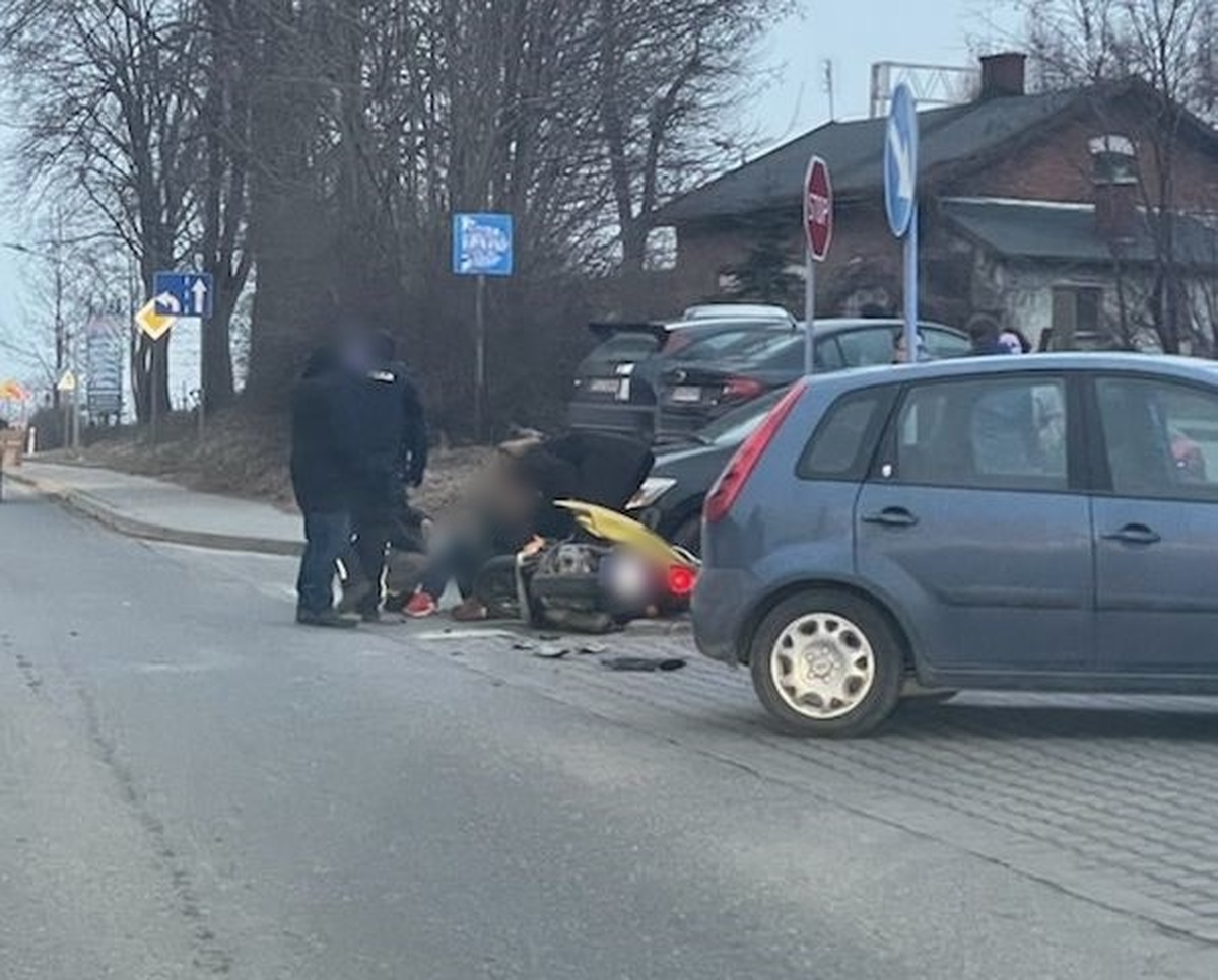 Wypadek w Andrychowie, zderzenie samochodu z motocyklem