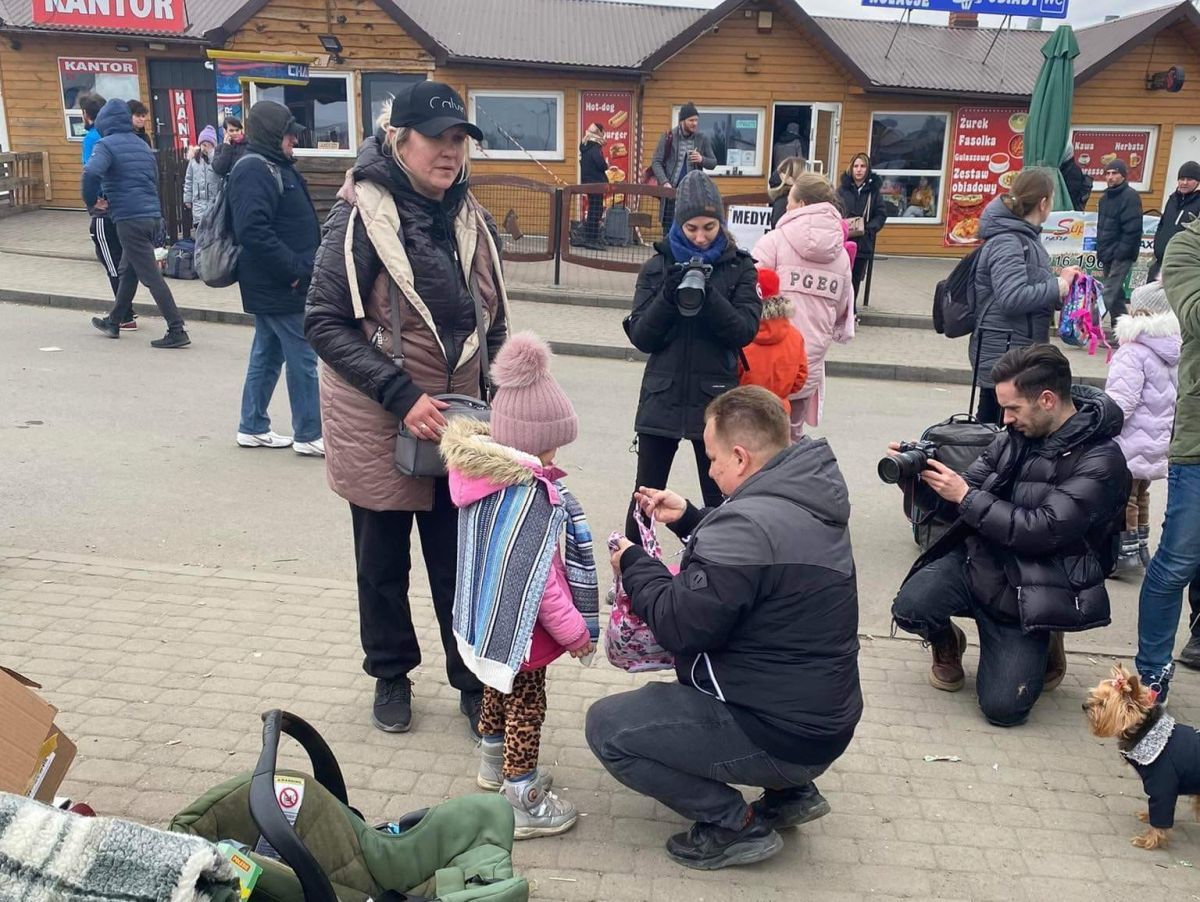 Obdarowali ukraińskie dzieci pełnymi plecaczkami