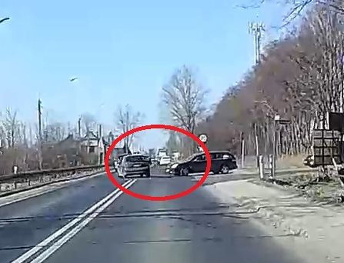 O krok od wypadku na skrzyżowaniu przy galerii w Andrychowie [VIDEO]