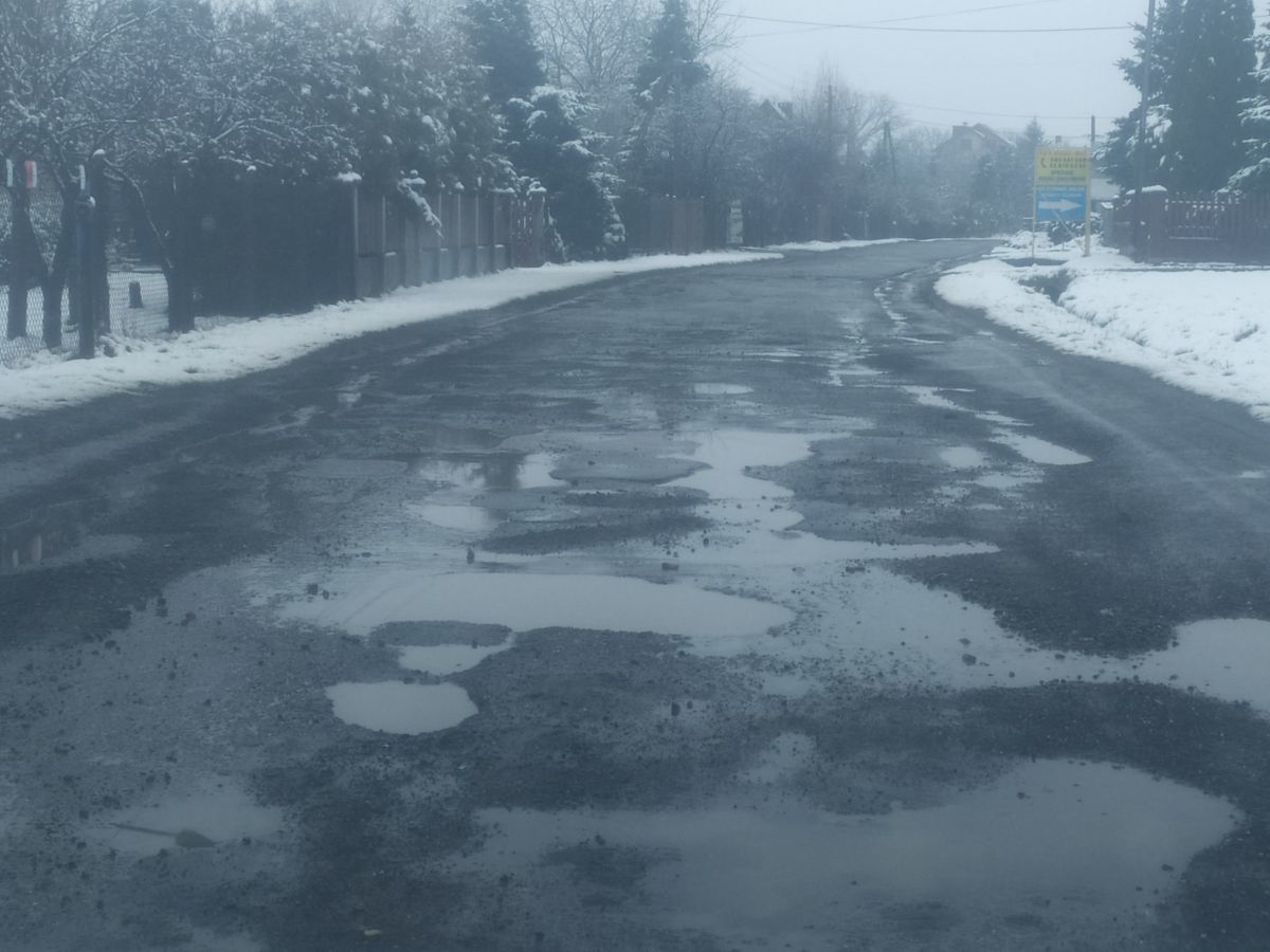 Tak wyglądają niektóre drogi w gminie Andrychów [FOTO]