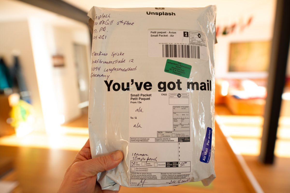 Jak przyspieszyć proces pakowania przesyłek w swojej firmie