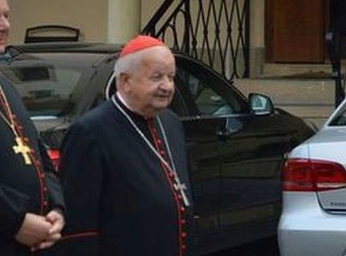 Watykan oczyścił kardynała Dziwisza z zarzutów
