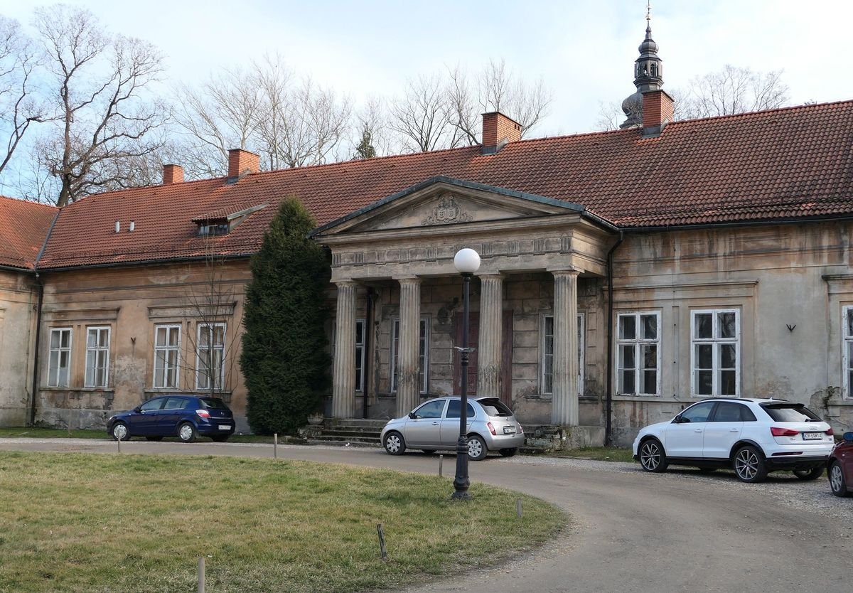 Władze Andrychowa twierdzą, że nie rezygnują z rewitalizacji pałacu Bobrowskich