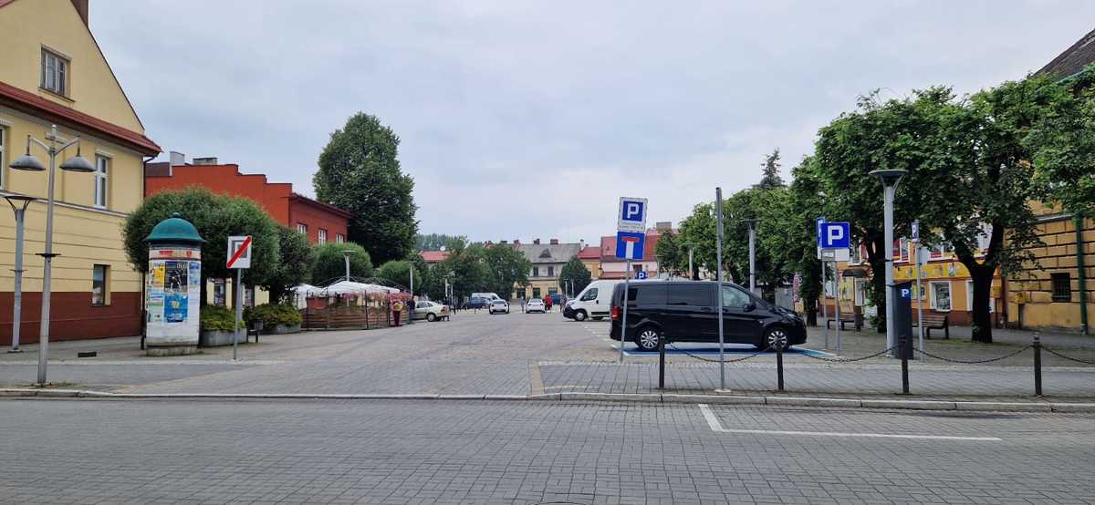 Nie będzie zakazu parkowania na placu Mickiewicza