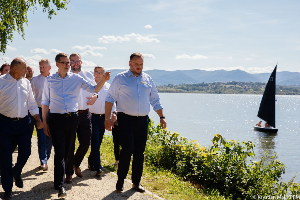Premier obiecywał nad jeziorem nowe inwestycje