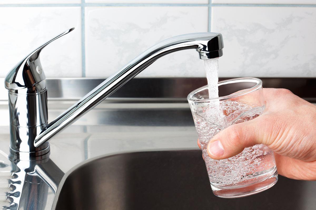 Co warto wiedzieć na temat uzdatniania wody w domu? Najczęściej zadawane pytania