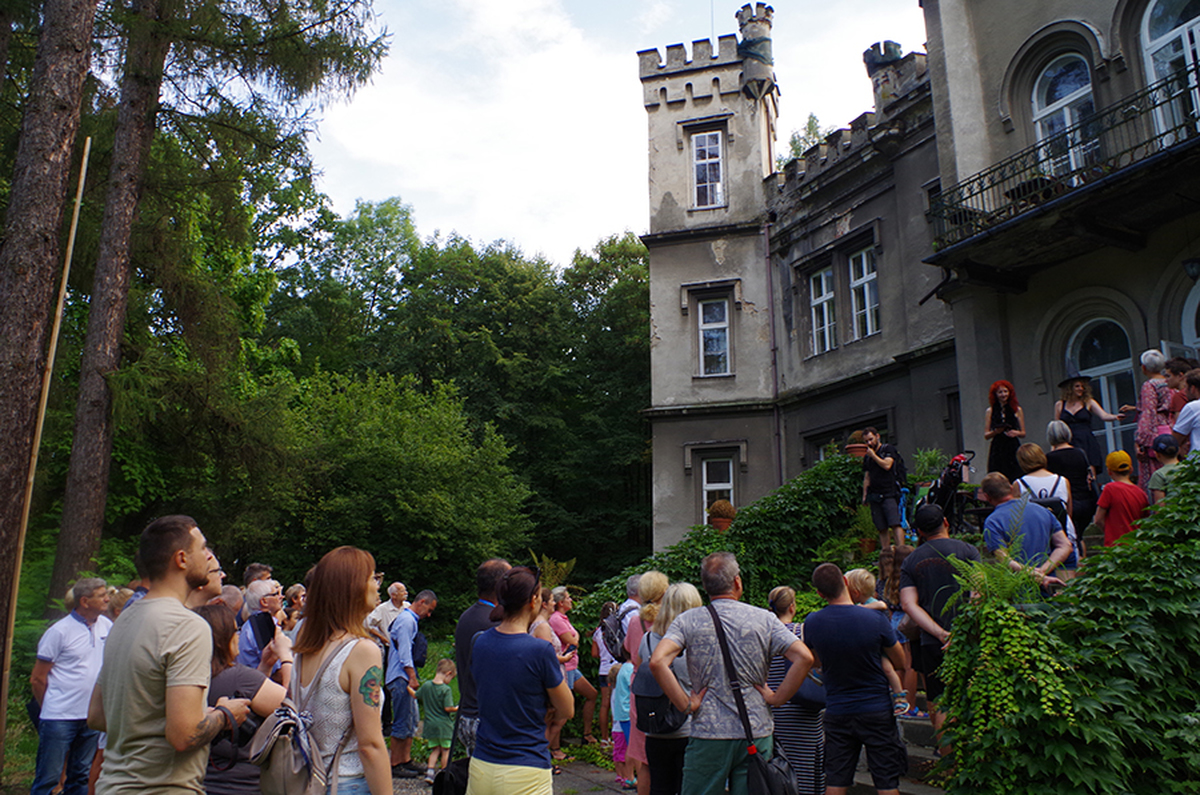 Ponad 300 osób zwiedziło zabytkowy zamek [FOTO]