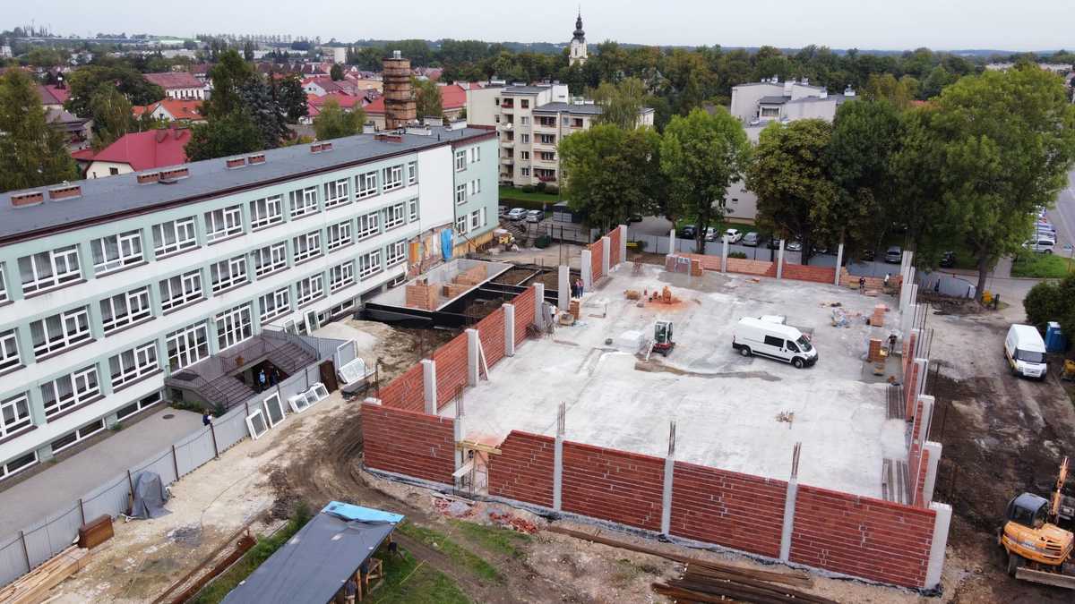 Rosną mury nowej sali w Andrychowie