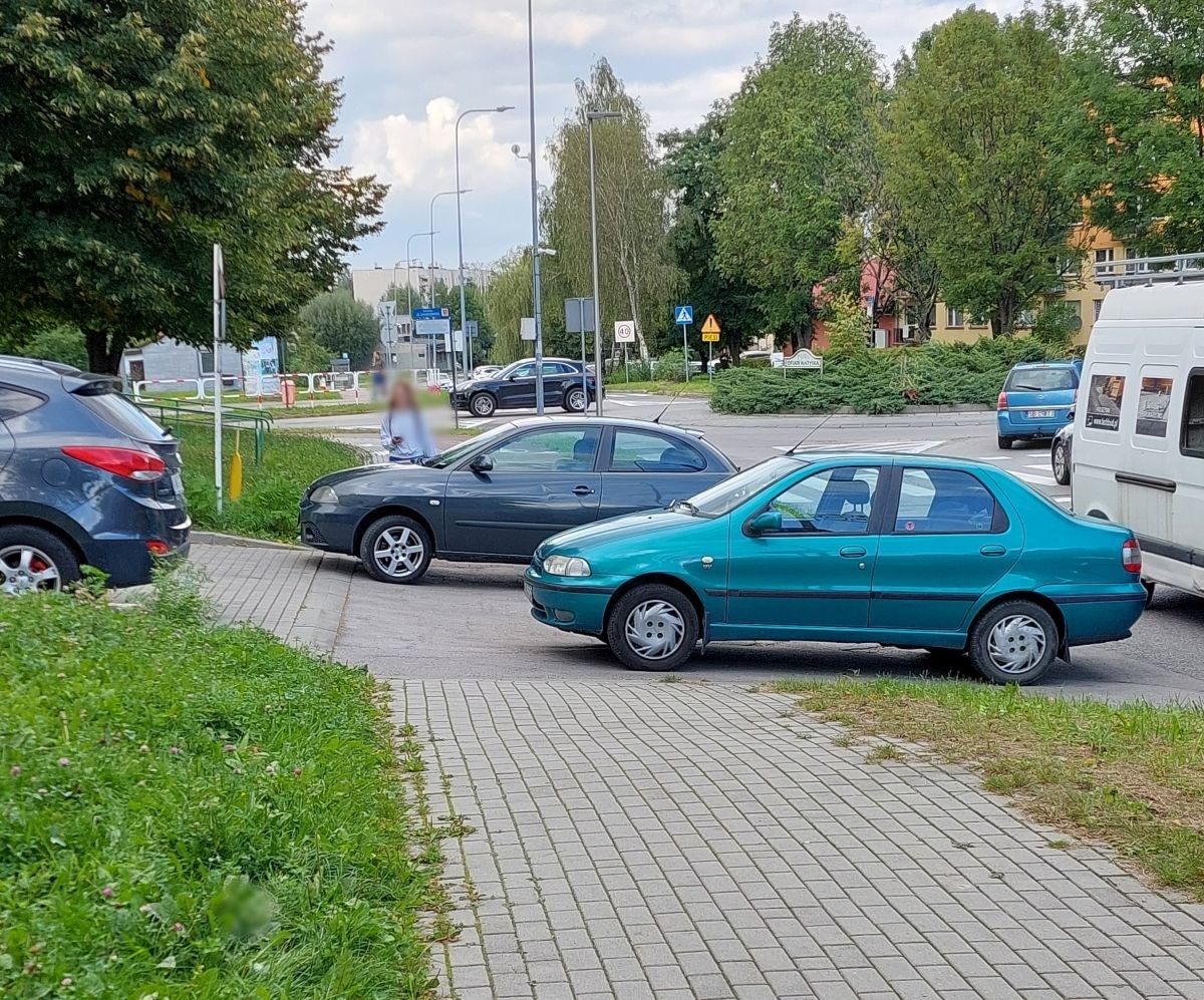 Parkowanie na osiedlu w Andrychowie