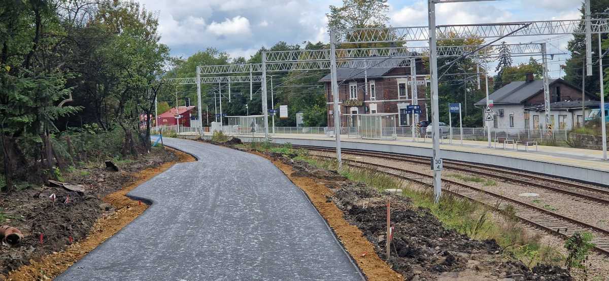 Nowy asfalt na nowej drodze w Andrychowie [FOTO]