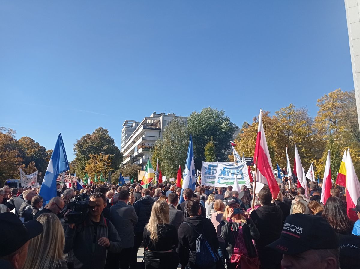 Samorządy mają już dość. Protest w Warszawie