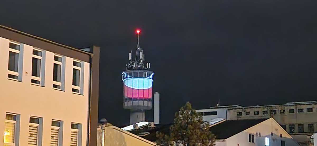 Wieża ciśnień w Andrychowie w barwach narodowych [FOTO]