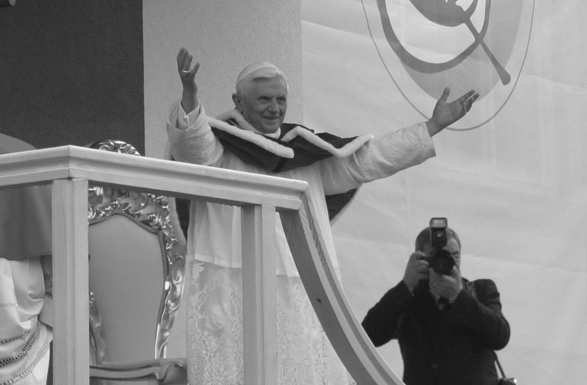 Archiwalne zdjęcia z wizyty Benedykta XVI w Wadowicach. Witały go tłumy [FOTO]