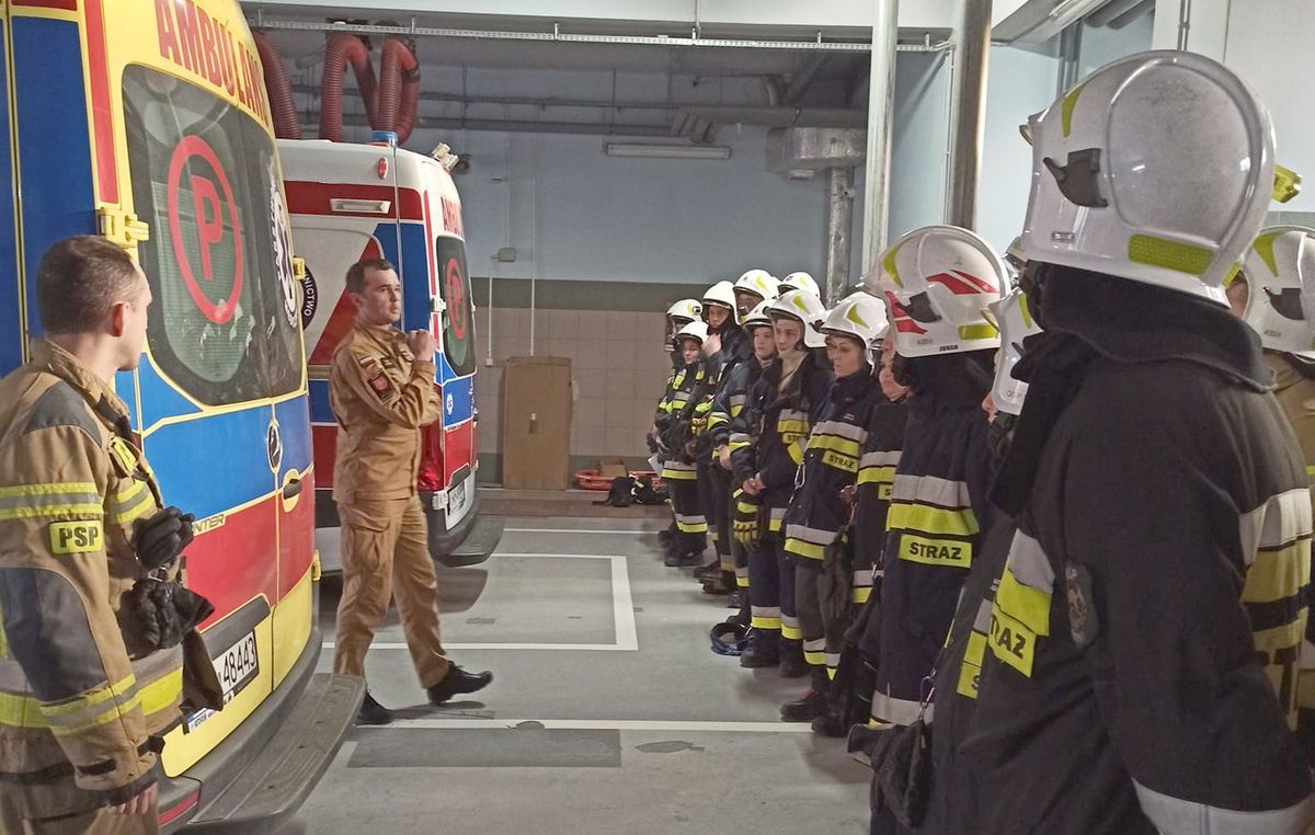 Nowi strażacy ochotnicy po szkoleniu i egzaminie państwowym
