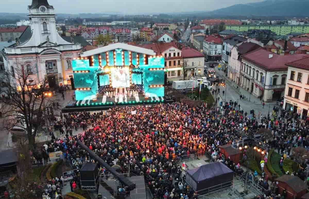Wielki koncert w Wadowicach. Przed sceną zasiedli czołowi politycy PiS [FOTO]