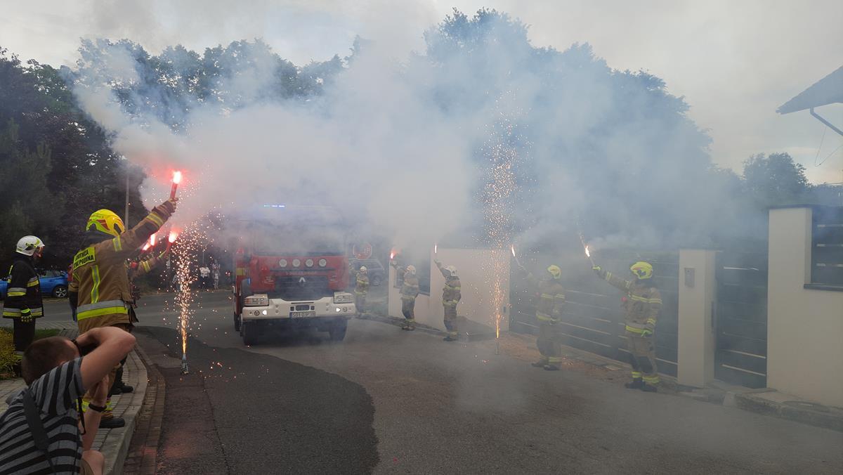 Huczne powitanie nowego samochodu strażackiego [FOTO, VIDEO]