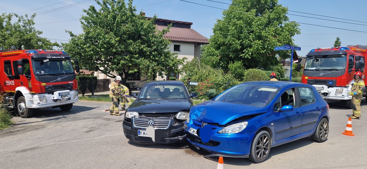 Zderzenie dwóch samochodów na skrzyżowaniu w Sułkowicach