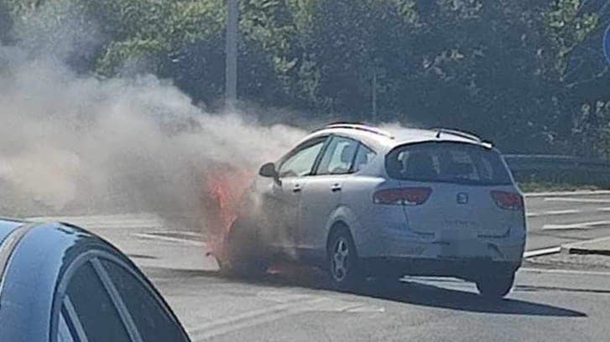 Samochód w płomieniach