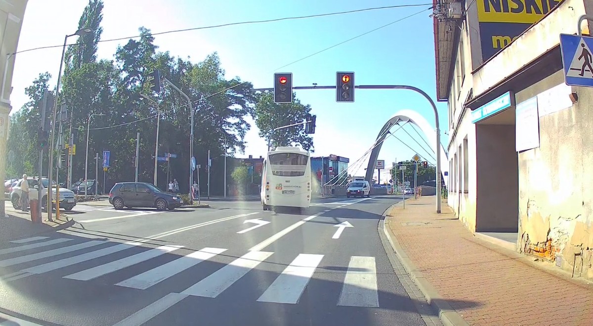 Autobus na czerwonym w centrum Andrychowa [VIDEO]