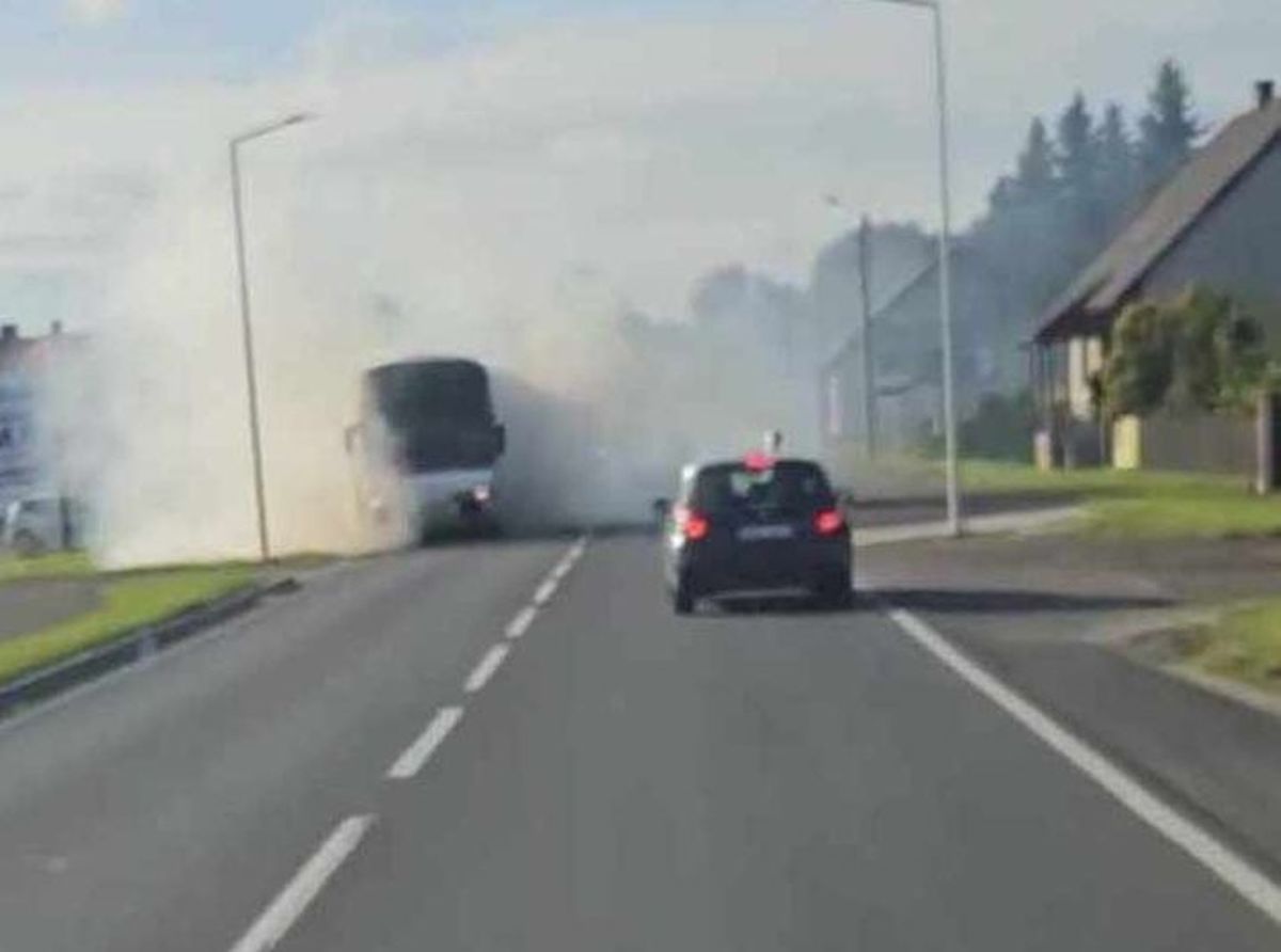 Pożar autobusu na krajówce