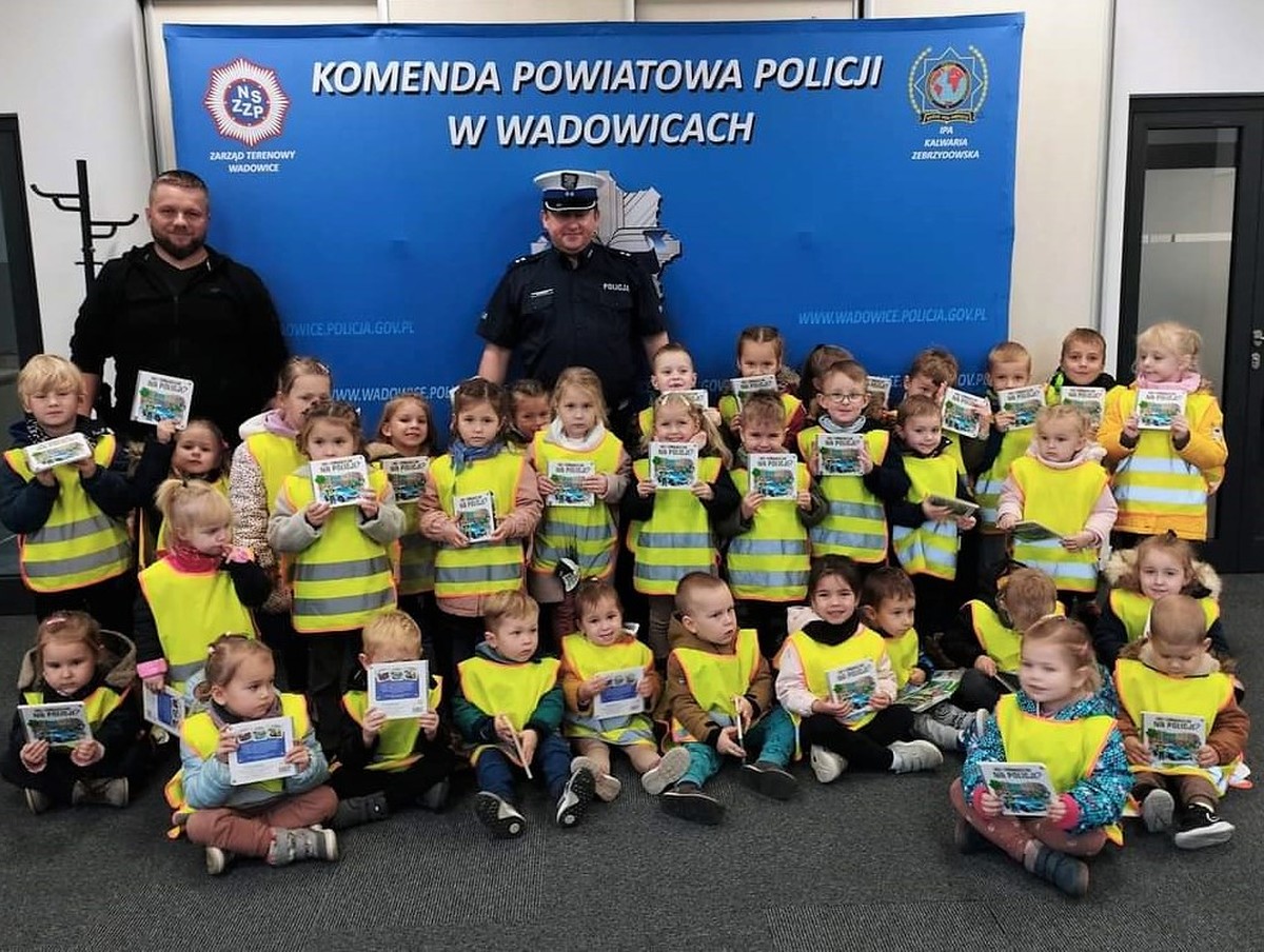 Przedszkolaki z Andrychowa poznawały pracę policjantów [FOTO]
