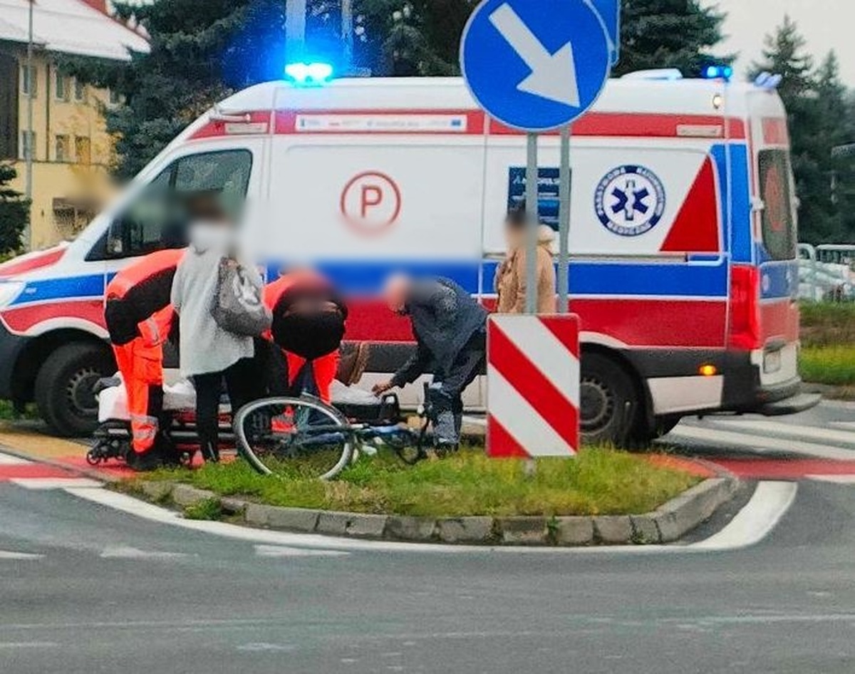 Potrącenie rowerzysty na głównej ulicy