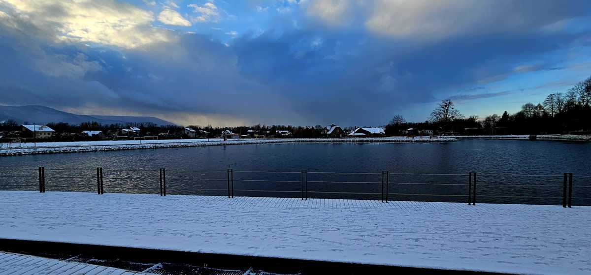 Staw Anteckiego w zimowej scenerii [FOTO]