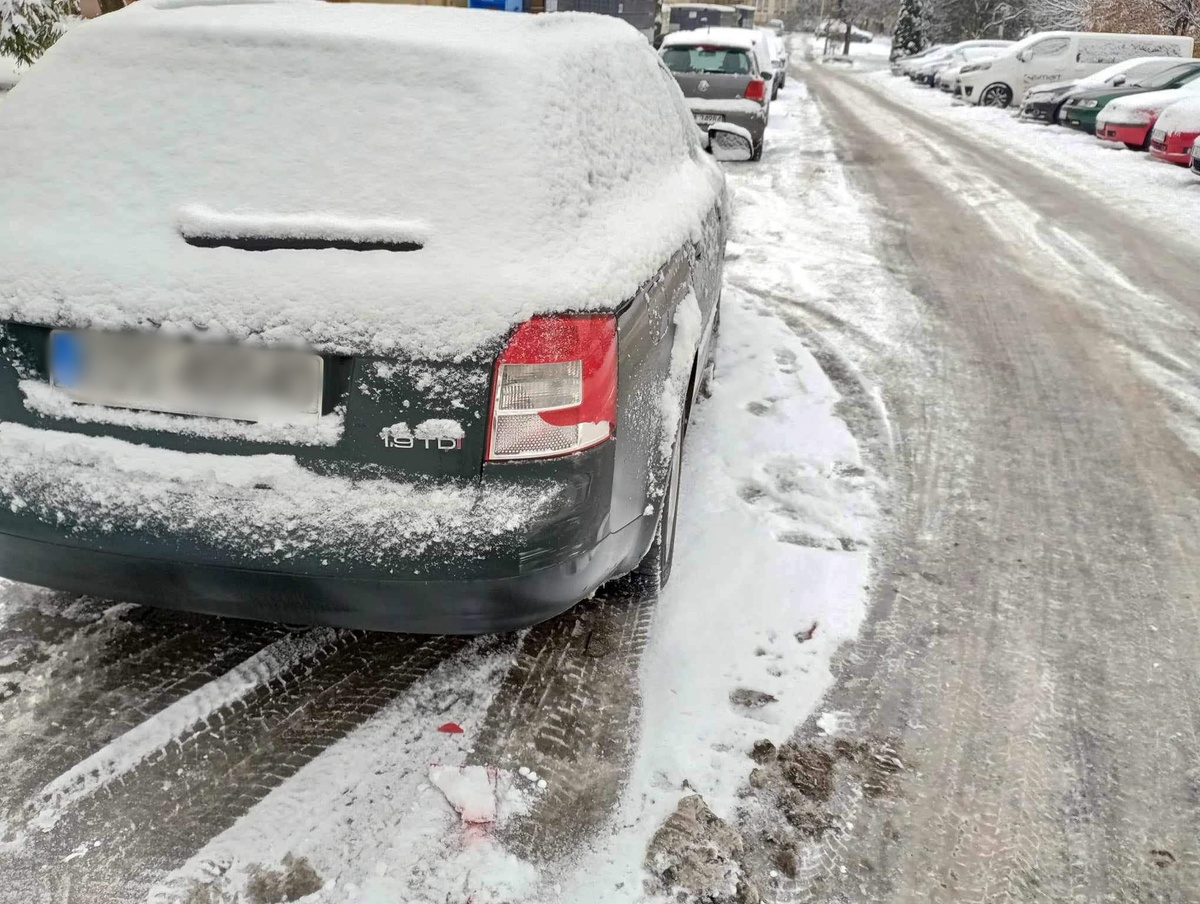 Poszukiwany sprawca uszkodzenia samochodu w Andrychowie