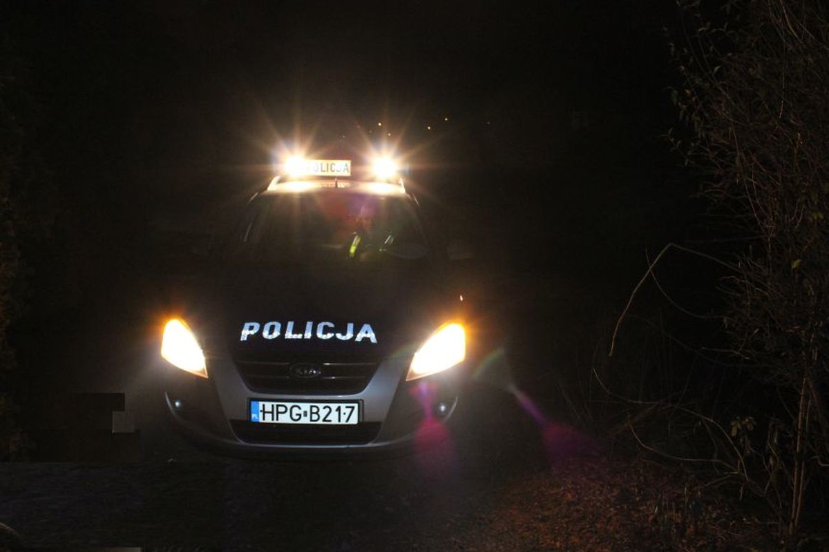 Nocne rajdy kierowców i fałszywe zgłoszenie, żeby odciągnąć uwagę policjantów