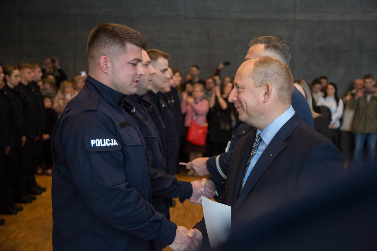 102 nowych policjantów w Małopolsce, 10 w naszym regionie