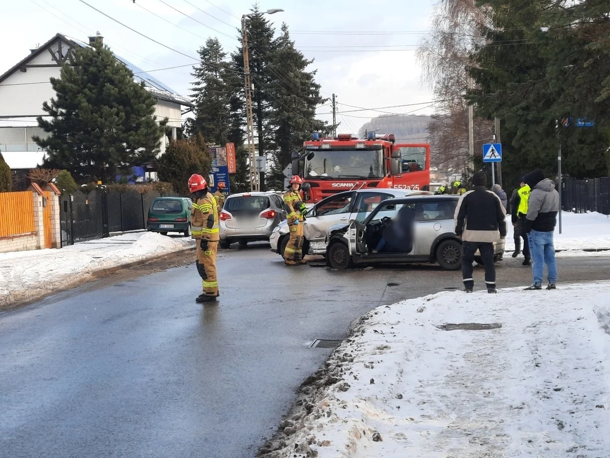 Wypadek w Andrychowie, zderzenie 2 aut