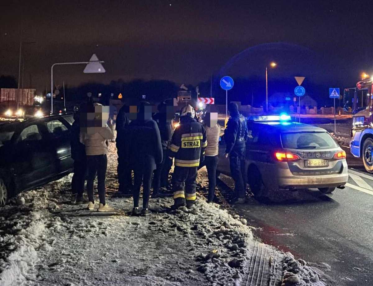 Pijany kierowca uderzył w wysepkę na rondzie, został zatrzymany