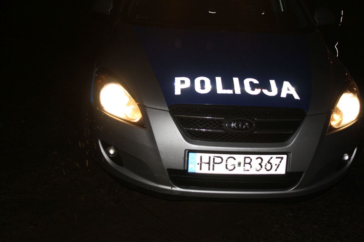 Nocna akcja w Andrychowie. Policjanci uratowali mężczyznę w kryzysie