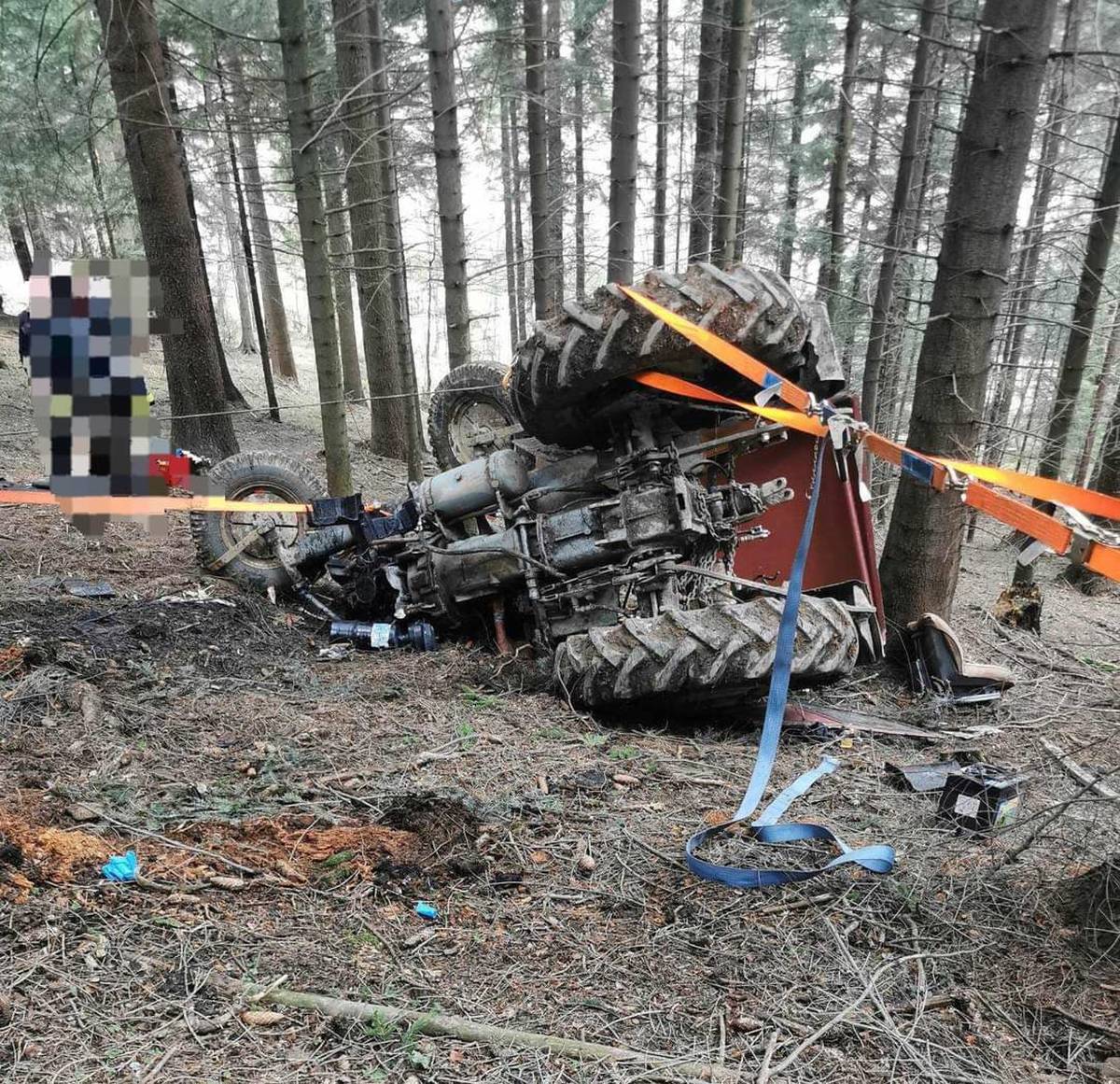 Tragiczny wypadek w lesie, nie żyje mężczyzna