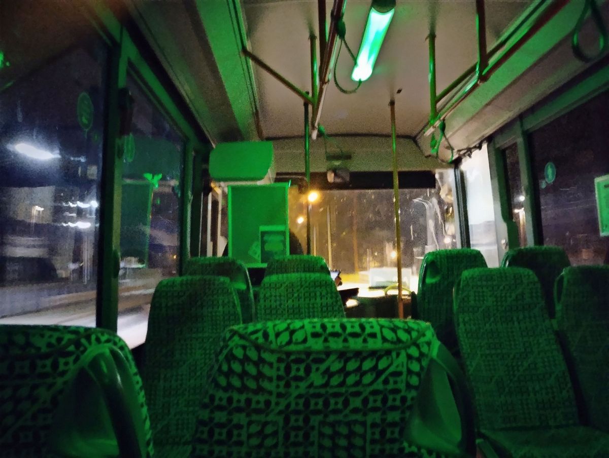 Autobusy nowej linii jeżdżą prawie puste, a na dworcu rozkład nieaktualny od paru lat...