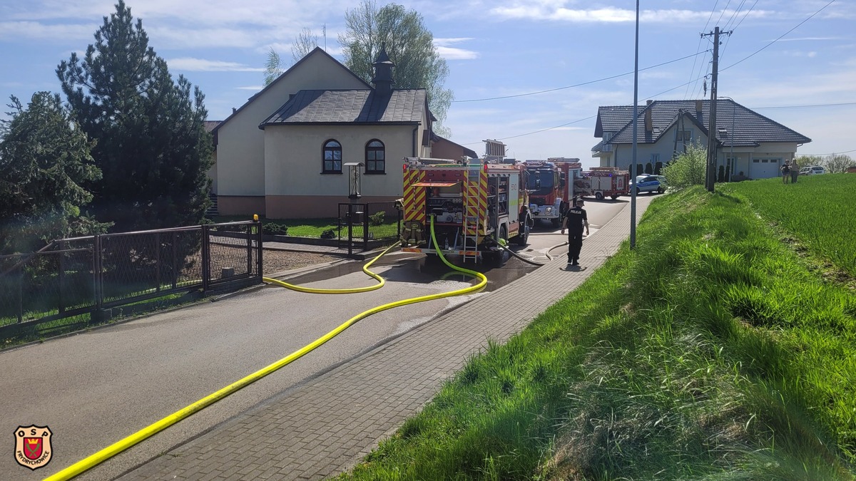 Pożar rury gazowej, interweniowali strażacy z trzech jednostek