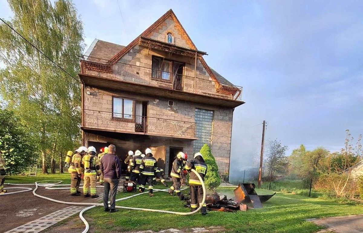 Pożar w budynku mieszkalnym, ewakuowano kilka osób