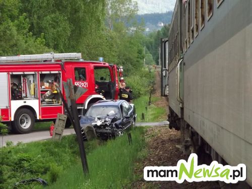 Wypadek na przejeździe kolejowym [FOTO]