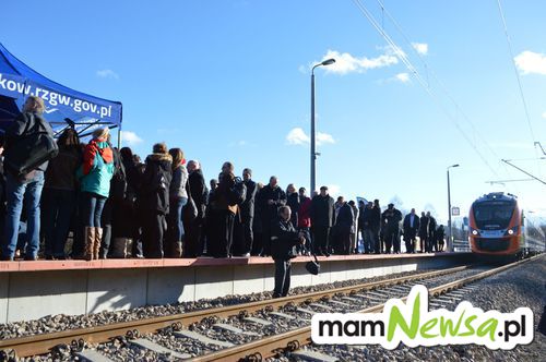 Nowy odcinek linii kolejowej nad zaporą otwarty [FOTO, VIDEO]
